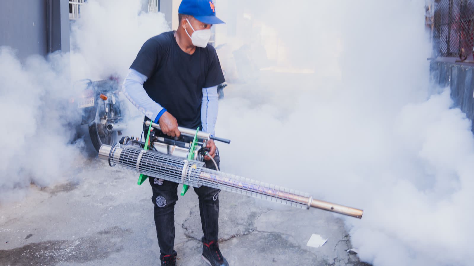 Raymond Rodríguez inicia operativos de fumigación contra el dengue en DN
