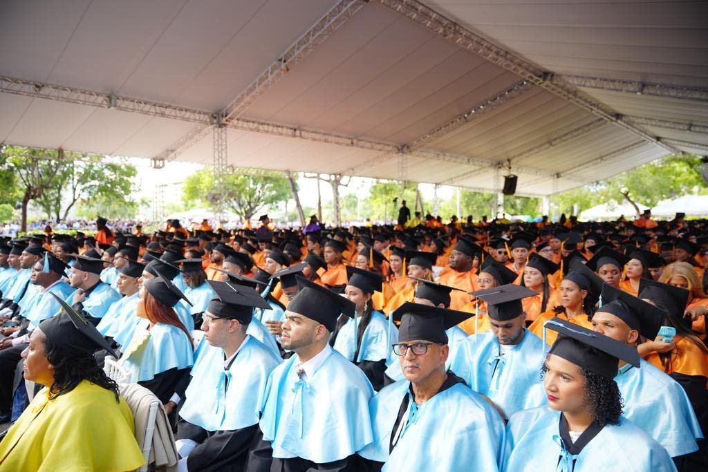 UASD inviste 3,547 nuevos profesionales; celebra 485 aniversario fundación