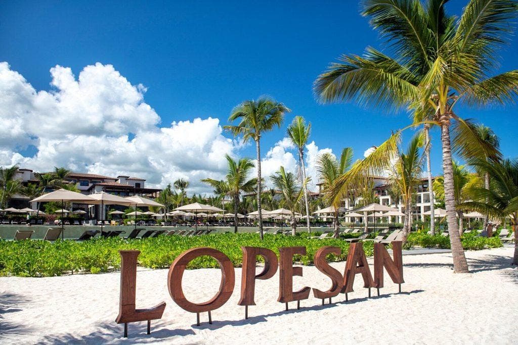 Director Lopesan recibe premio