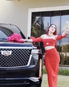 Karen Yapoort estrena programa TV y nuevo auto