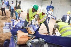 Incautan un contrabando de bebidas en AILA