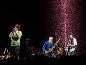 Red Hot Chili Peppers desata locura en Costa Rica