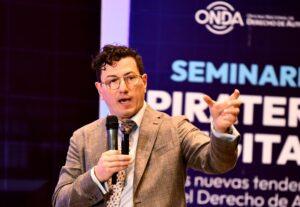 Advierte sobre piratería digital