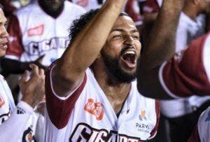 Gutiérrez remolca dos para Gigantes