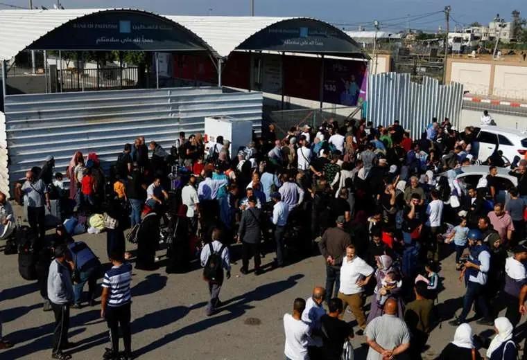 El paso entre Gaza y Egipto abrirá el jueves para completar salida de extranjeros