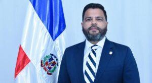 Diputado Leonardo Aguilera lidera preferencias en encuesta para senaduría en Santiago