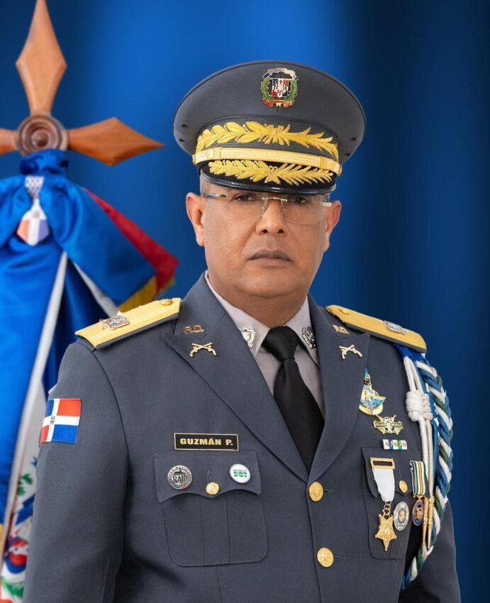 Abinader designa a Guzmán Peralta director de la Policía en sustitución de Then