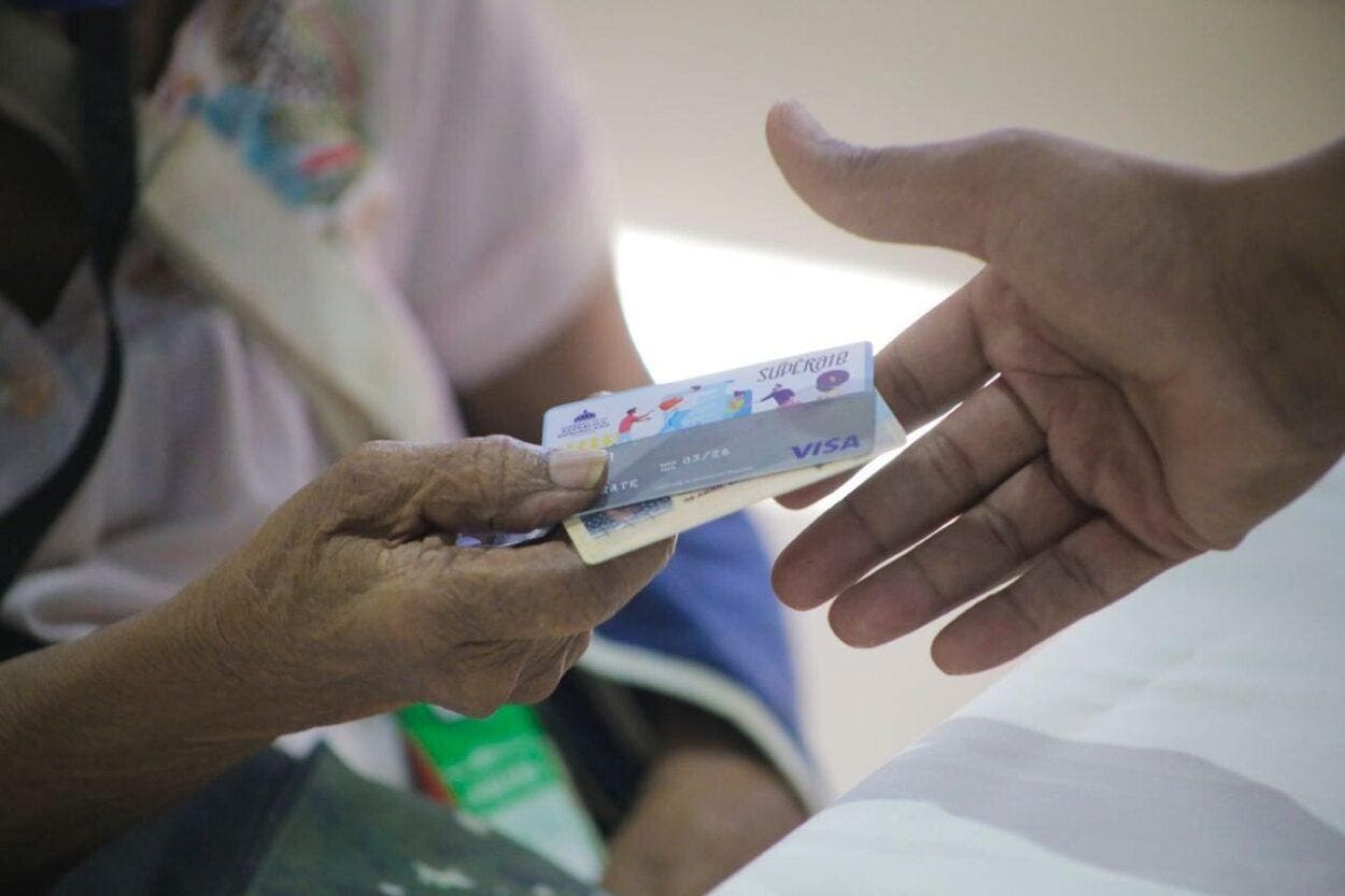 Afirma cambio a tarjeta con chip y persecución contra ciberdelincuentes blindan transferencias