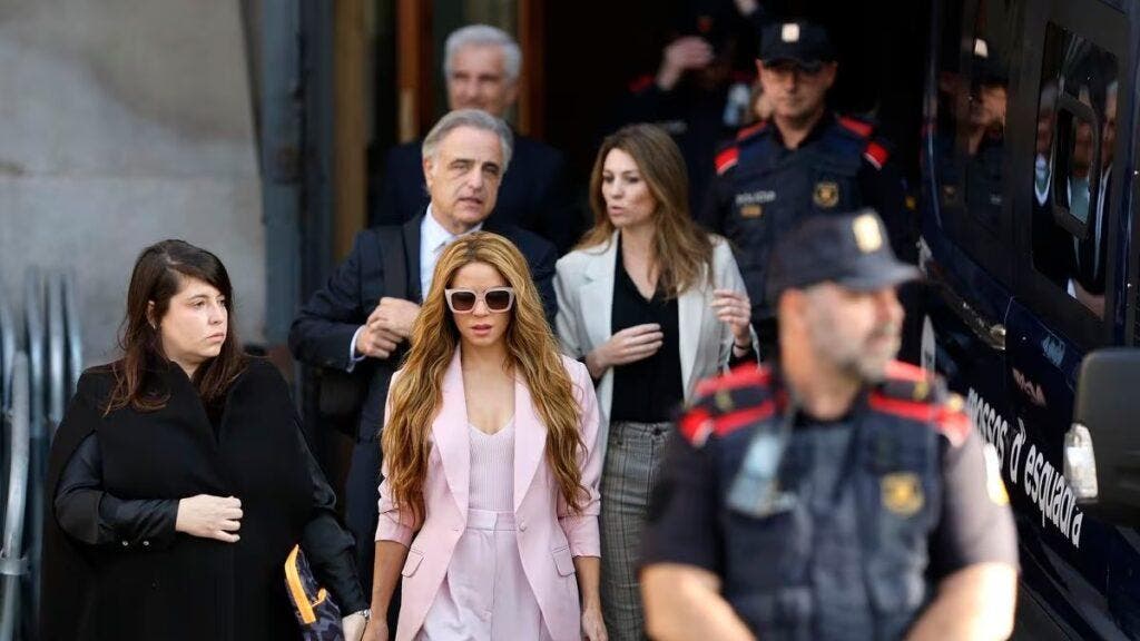 Shakira pacta multa millonaria y admite fraude fiscal para evitar prisión en España
