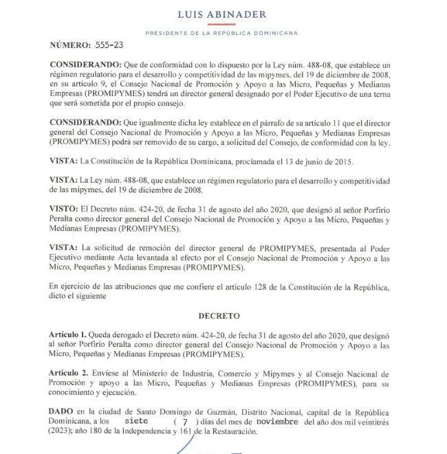 El decreto 555-23 con el que el presidente Luis Abinader destituye al director de Promipymes, Porfirio Peralta.