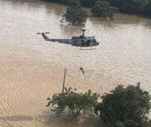 Fuerza Aérea realiza rescates