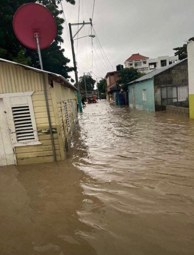 Suben a 14 los muertos por las lluvias en RD