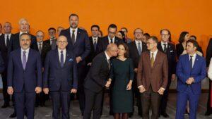 ¡A lo Rubiales!: Un ministro croata se disculpa por tratar de besar a su homóloga alemana