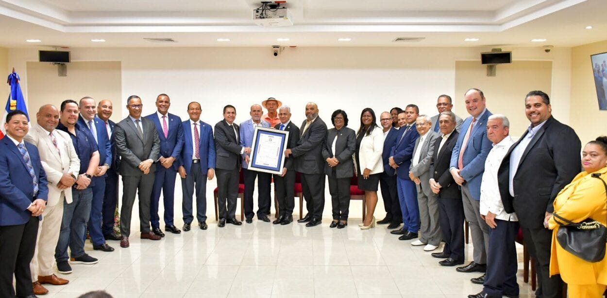 Senado reconoce sociedad progresista Villa Sombrero  por labor social