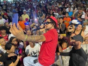 Miles disfrutan “La brisita de la megaparranda”