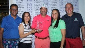 George Veras campeón en torneo de golf