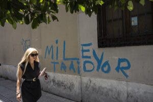 Rechazo político y sindical al plan de Milei, que cuenta con respaldo empresarial