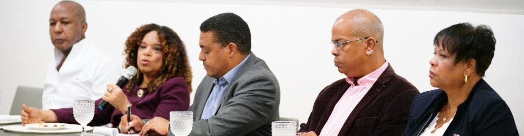Dicen aún discriminan personas con el sida