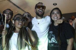 Maluma vibra con su viaje como papá, el arte de su fundación y la música