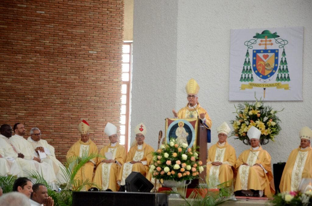 Arzobispo se proclama defensor de la vida