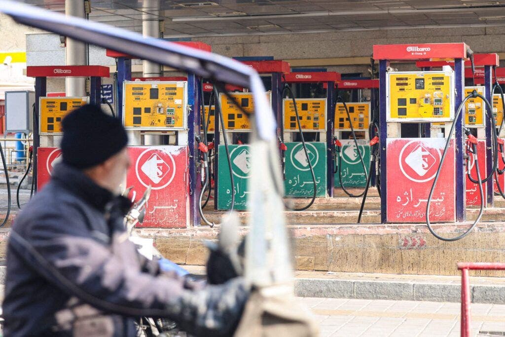 Irán acusa a EEUU e Israel del ciberataque que paralizó 70 % de las gasolineras del país