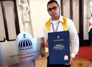Alumno del Politécnico Belisario Peguero entre galardonados al mérito estudiantil