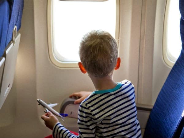 Una aerolínea de EEUU coloca en un vuelo equivocado a un niño que viajaba solo