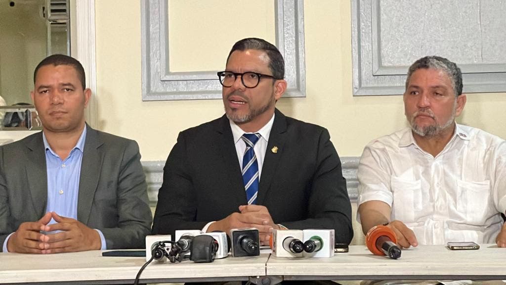 Cinco millones y 9 puestos en el CARD habrían formado parte del acuerdo entre Diego García y Yohan López