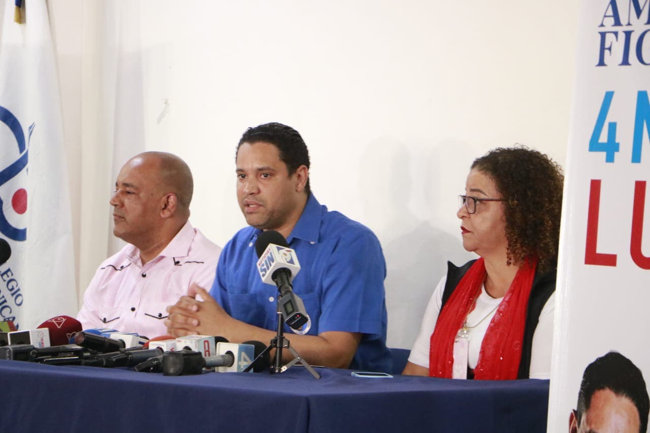 Amador Figaris reafirma compromiso con PRM; cede candidatura por género