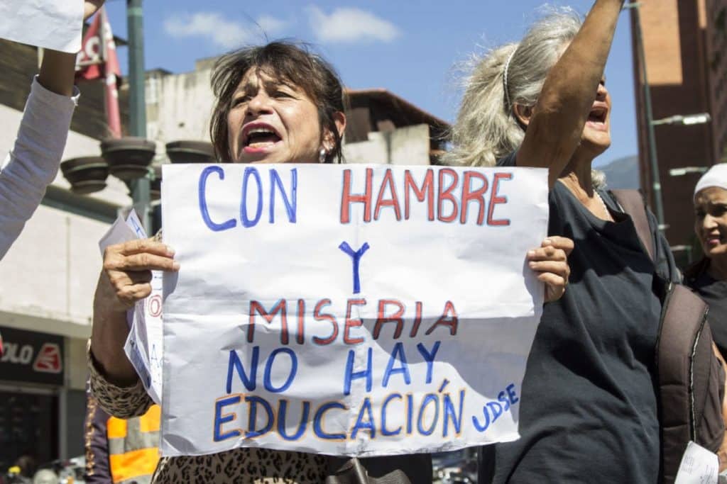 Profesores universitarios de Venezuela cierran el año con un salario mensual de 15 dólares