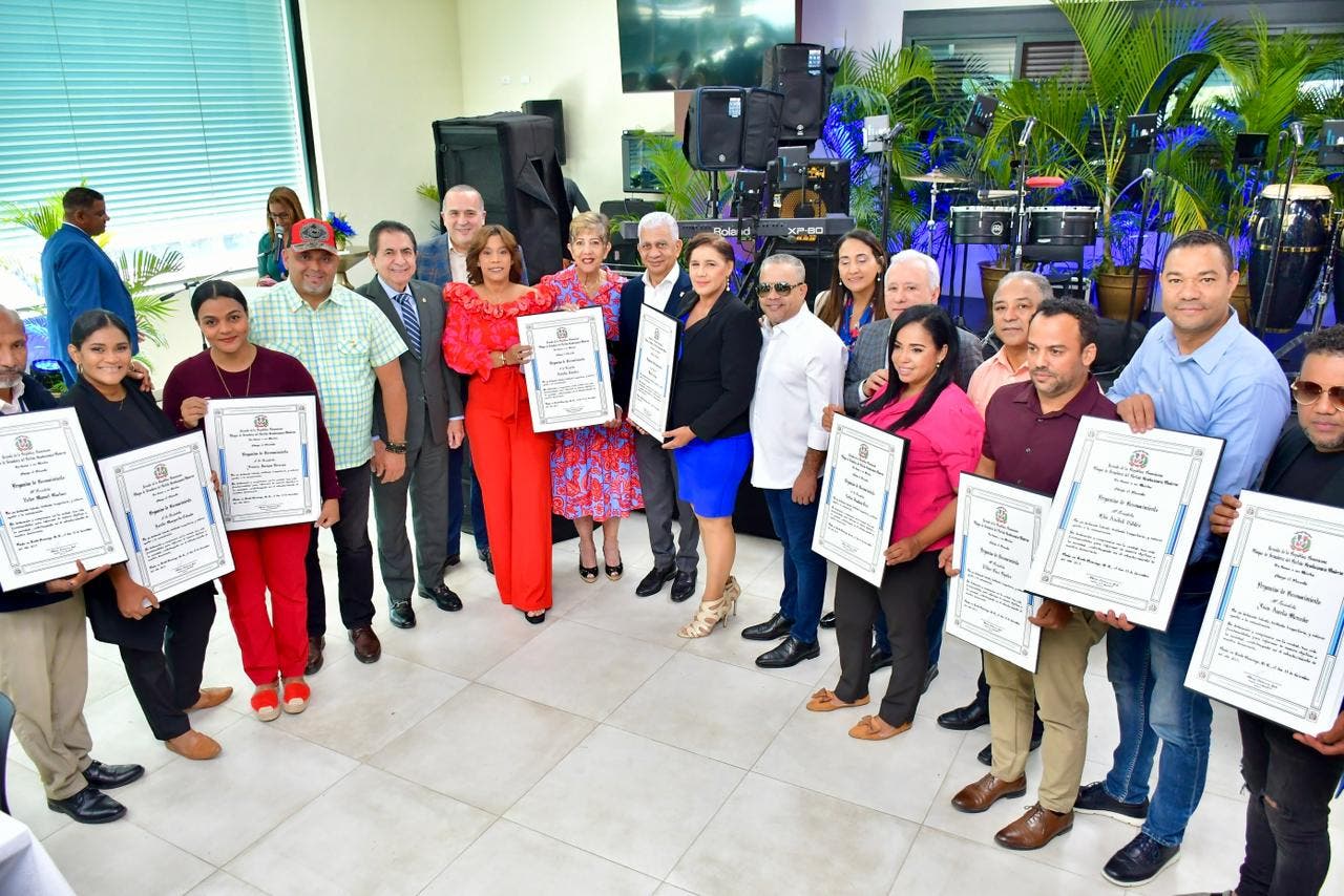 Senadores PRM reconoce periodistas cubren la fuente durante 2023
