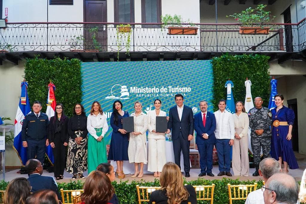 Guzmán Peralta asiste a realización de primera mesa intersectorial “Viajes y Turismo en RD”