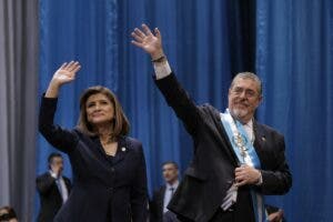 El presidente de Guatemala finalmente investido, sin la presencia de Felipe VI y de Boric