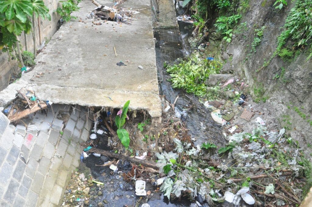 Moradores de Lavapiés en SC piden urgente ampliación de canal de aguas negras
