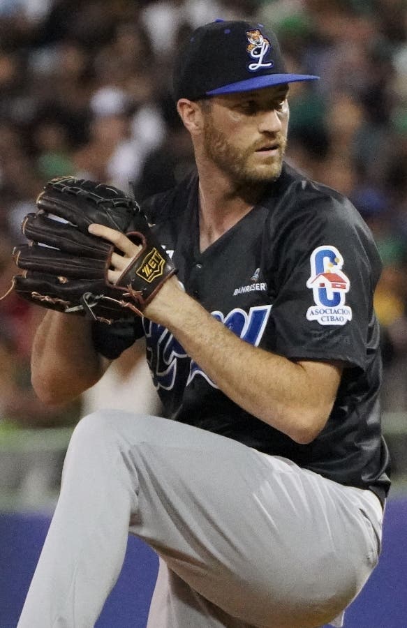 Brooks Hall en rol de relevo por el Licey