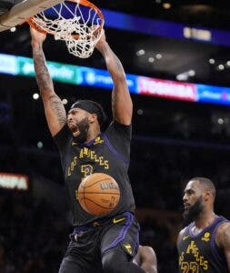 Lakers frenan al Thunder gracias a Davis y LeBron