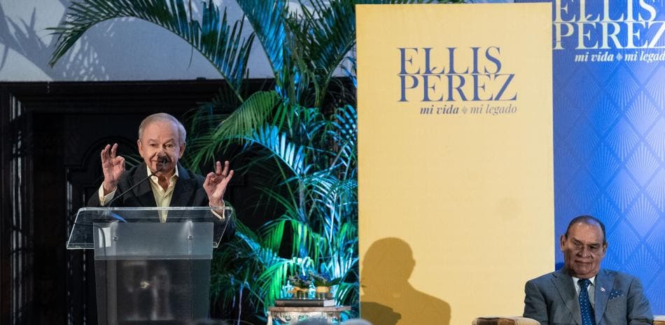 Ellis Pérez publica libro sobre su vida y legado