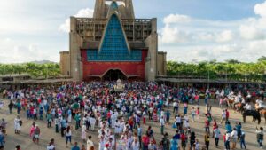 Actividades religiosas en honor a la Virgen La Altagracia con  334 años celebrándose