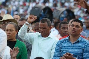 Evangélicos llenaron el Félix Sánchez; 50 mil  asistieron a “La Batalla de La Fe”