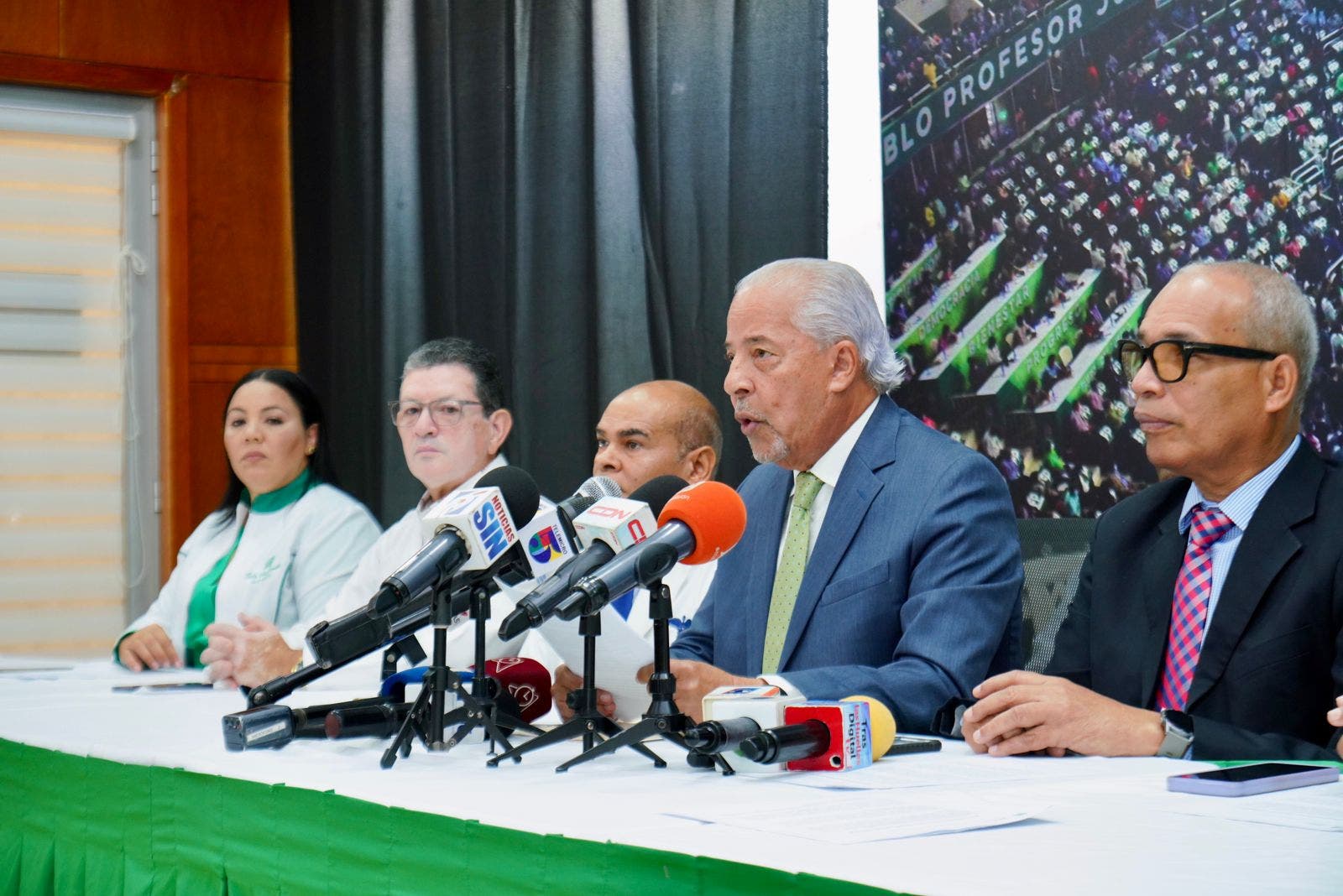 FP:“Abinader se “burla” de pueblo por auniciar programa de medicamentos existente”