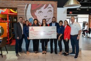 Wendy’s entrega donativo a Fundación Pedro Martínez  