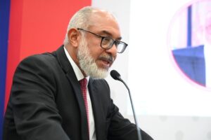 Persio Maldonado preocupado por las instalaciones de tenis