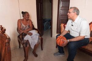 Comunitarios de La Yuca claman ayuda durante visita candidato a regidor