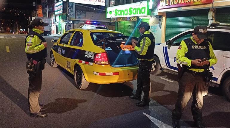 Dos muertos y 9 heridos en un incendio terrorista en una discoteca de Ecuador