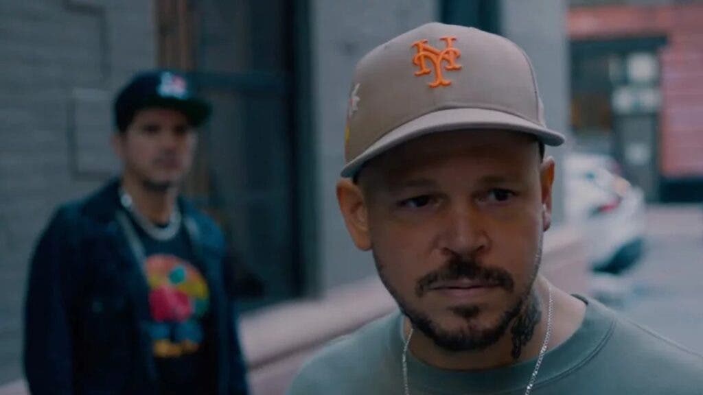 Residente lanza el tema Ron en el piso, que hace un recorrido por su vida