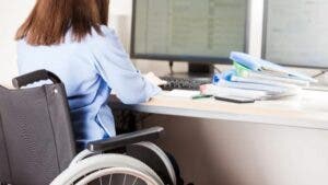 No se puede despedir a un discapacitado sin haber intentado adaptar su empleo, según TJUE