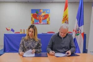 Supérate firma convenio para crear primer Restaurante-Escuela en Pedernales