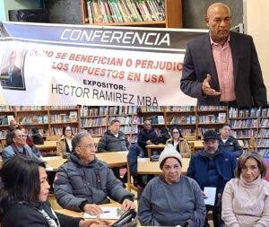 Dominicanos Alto Manhattan asisten conferencia dictó experto en finanzas EUA