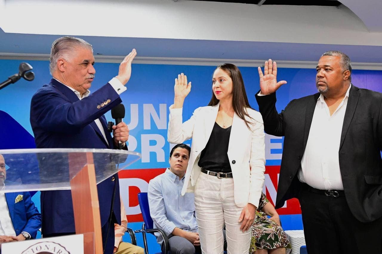 Yari Encarnación se juramenta en el PRD; será candidata a senadora por Ocoa