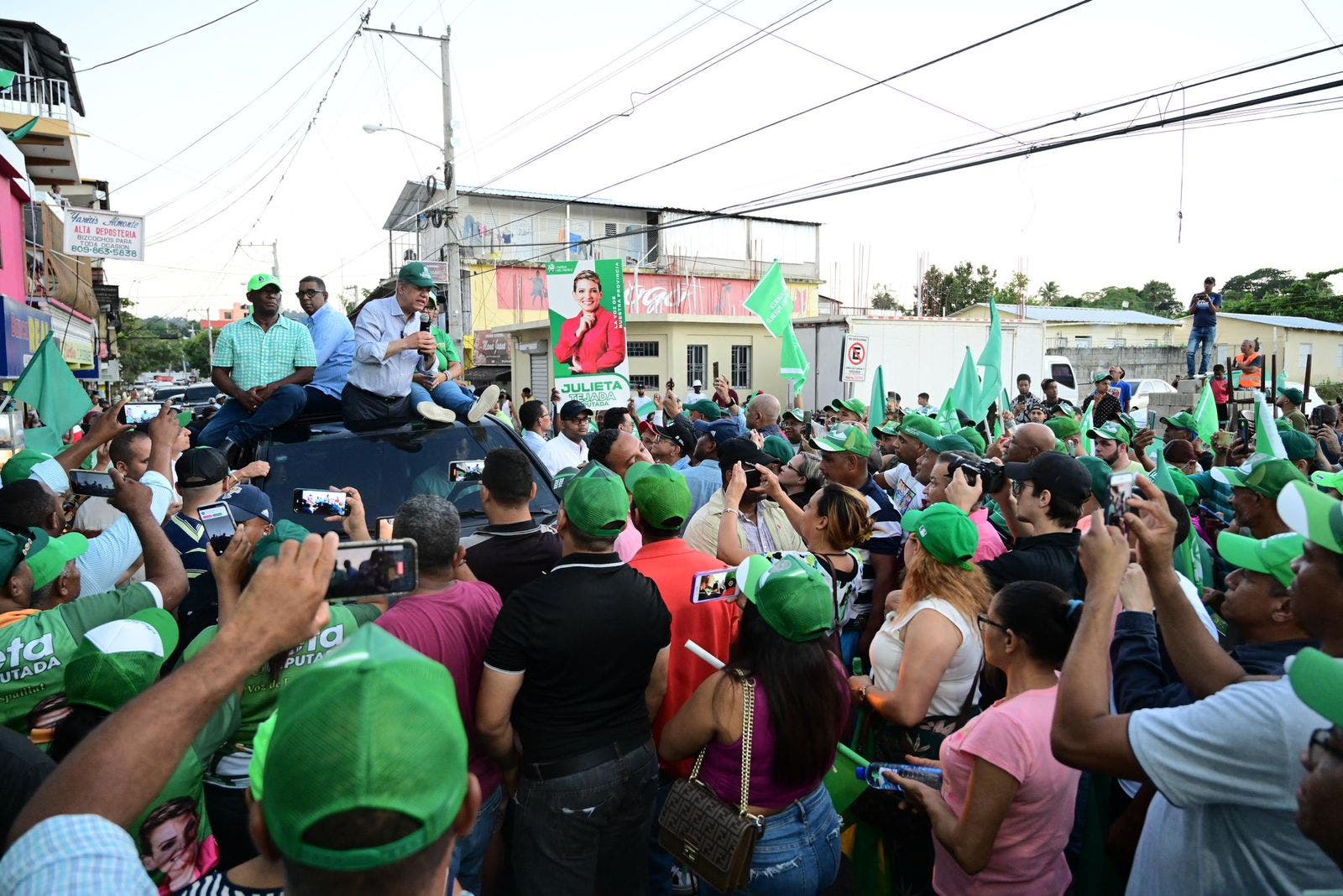 Leonel: «Abinader representa retroceso, y cuando inaugura una obra, es a medias”